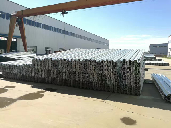 波形護欄倉庫 波形護欄倉庫